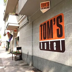 Tom's *** Berlin